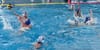 Die U16-Wasserballer in weissen Kappen dominierten gegen Genf. (Bild: zvg)