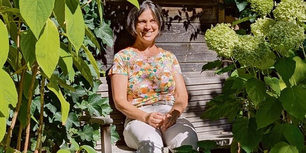 Wie das blühende Leben: Claudia Martin-Fiori hat sich mit Leidenschaft ihrer Passion, den Blumen und Pflanzen, verschrieben.