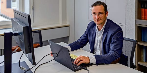 Liegenschaften Vorsteher Adrian von Burg will mit einer durchmischten Bevölkerung das lokale Dorfleben fördern. (Bild: bse)
