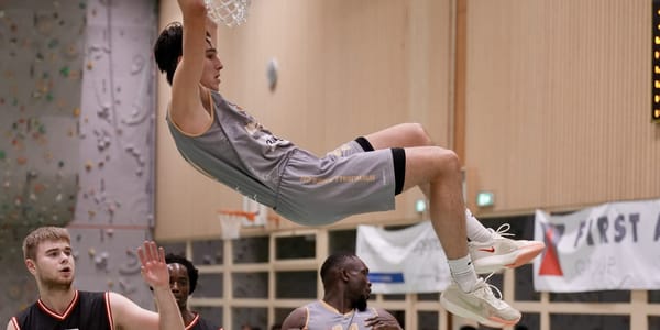 We jump higher! Wallabies-Center Ursin Vital, mit 30 Punkten Topscorer gegen SwissCentral Basket im Cup (Bild: zvg)
