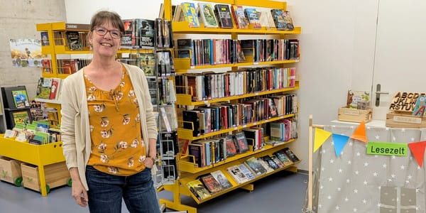 Seit fast zwei Jahrzehnten leitet Esther Triet die Bibliothek Küsnacht. Die passionierte Krimileserin greift auch gerne mal a
