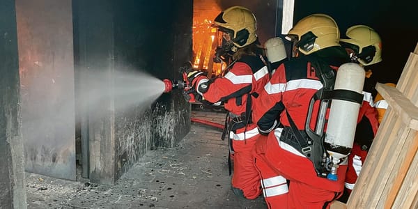 «Wasser marsch!»: Gezieltes Löschen heisst, im richtigen Moment die richtige Menge Wasser an den entscheidenden Ort zu bringe