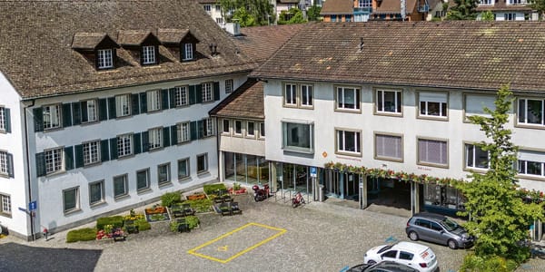 Im Zentrum unerschütterlich: Die Abstimmungsergebnisse sprechen für den Kurs der Gemeindepolitik. (Bild: zvg)
