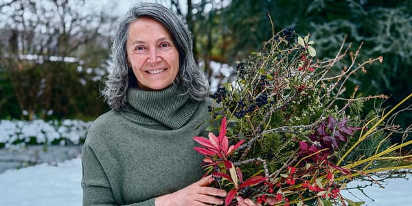 Im Einklang mit der Natur: Carmen Rothmayr nutzt die Symbolik der Pflanzen für Ikebana-Kreationen, eine Kunst, die sie gerne