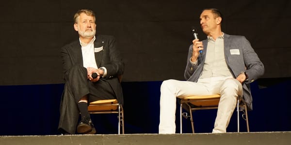 Ein Amt, zwei Kandidaten: Philippe Zehnder (m.) und Oliver Wulkan (r.) stellen sich zur Wahl. (Bild: lmo)