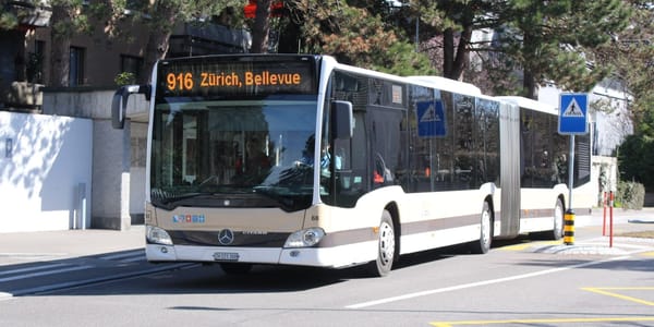 Frühaufsteher kommen mit ihm auf ihre Kosten: Der 916er bringt sie künftig schon um 5.16 Uhr nach Zürich. (Bild: dpl)